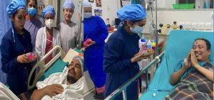बेडमा सुतिरहेको बिरामीलाई नर्सले भाइटीका लगाइ दिए