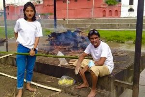 बिनयले राति आधि रातमा आफ्नो हातखुट्टामा तेल लगाएर मालिस गर्न लगाउँथे