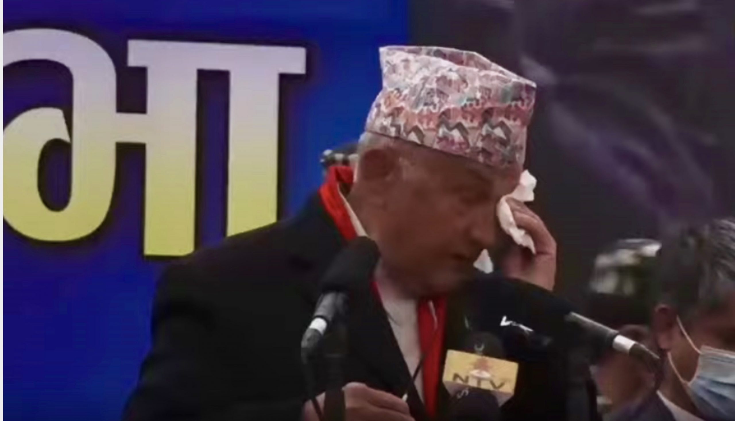 बोल्दाबोल्दै प्रधानमन्त्री ओलीको आँखाभरी आँसु