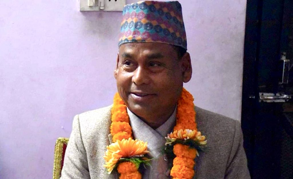 आठ लाखको बिटा फ्याँकेर भागे गाउँपालिका अध्यक्ष