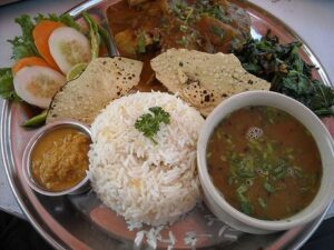 यस्ताे सेवा , को-रोना सङ्क्रमित र बिरामि कुरुवालाई २० रुपैयामै पेटभरि खाना खुवाउने