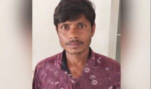 चो’र्न गएको घरको सोफामा चो’र निदाएपछी