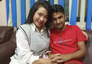 म्याकुरीले गरे बिहे यि भारतिय नारीसँग गरे विहे, थाहा पाउनुहोस् को हुन् उनकी बेहुली