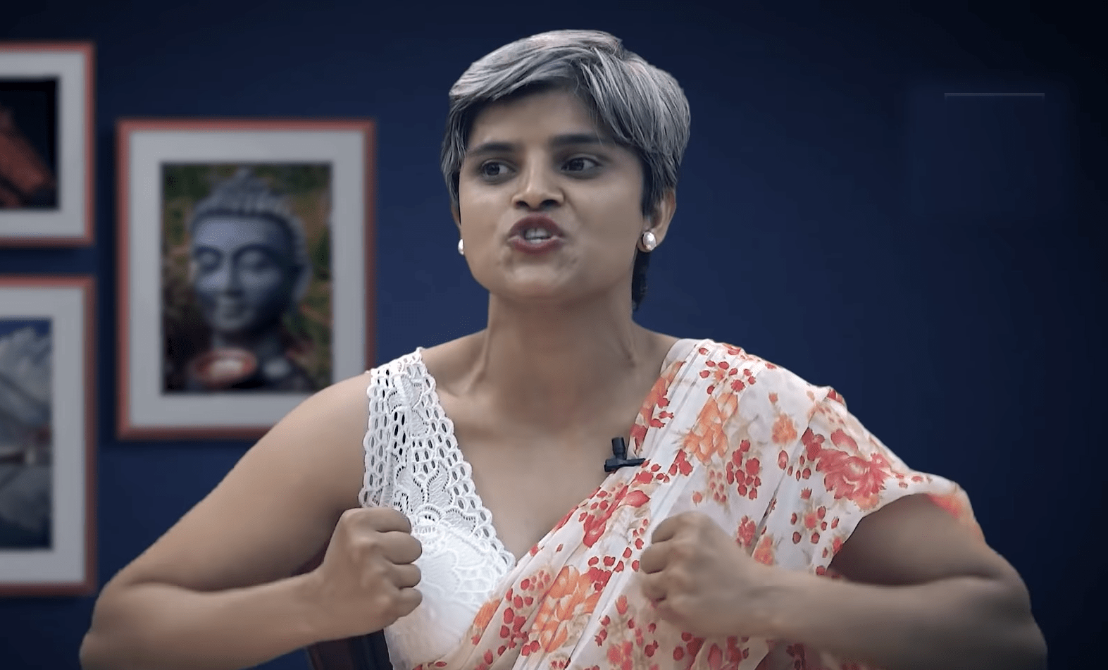 मलाई पनि राम्रो पुरुषले हेरोस् भन्ने लाग्छ,हेण्डसम पुरुष देख्दा इमोशन जाग्छ : सावित्री सुवेदी (भिडियो )