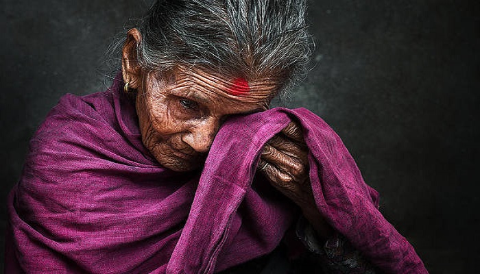आमालाई मा’र्न भिरको टुप्पोमा पुर्याएपछि आमाले भनिन् :छोरा तिमी फर्कने बाटो अफ्ठेरो छ, नलडी जानु है !
