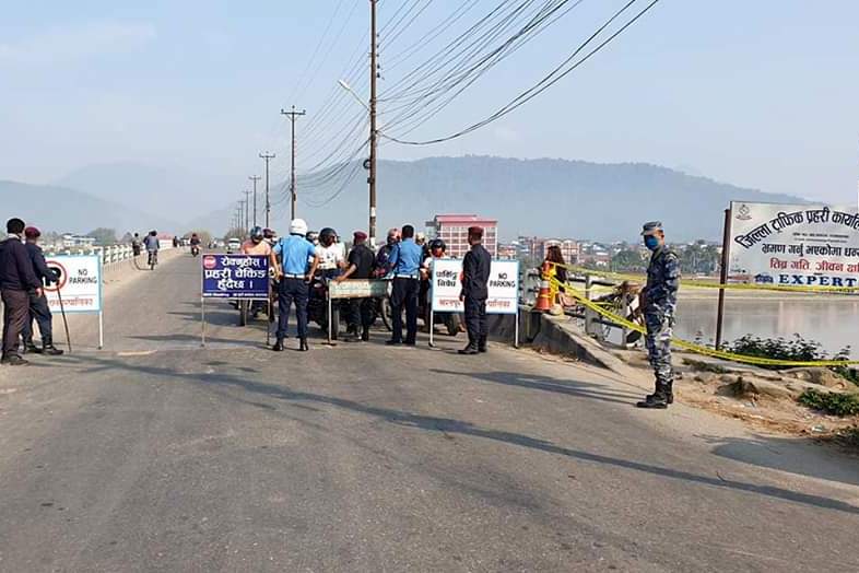 चितवनमा बन्द गराउँदै हिँड्ने १० प’क्राउ